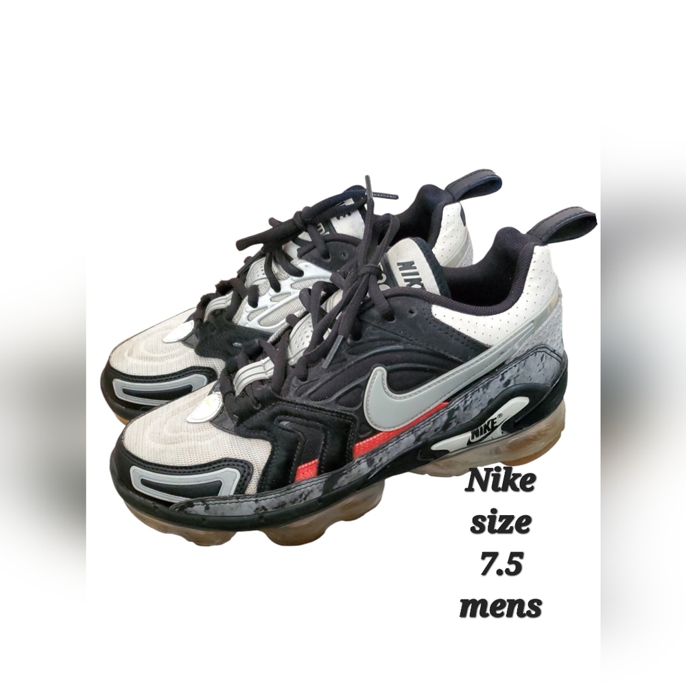 Nike Air Vapormax EVO NGR Low Trainers DD3054-001 White/Black SZ 7.5 in box - Picture 1 of 6